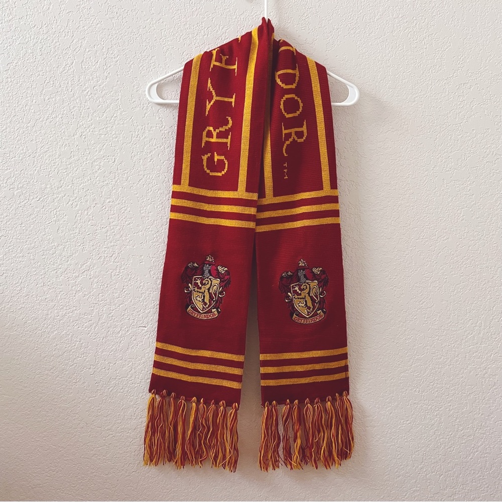 The Wizarding World of Harry Potter Gryffindor Scarf Knit Universal Orlando